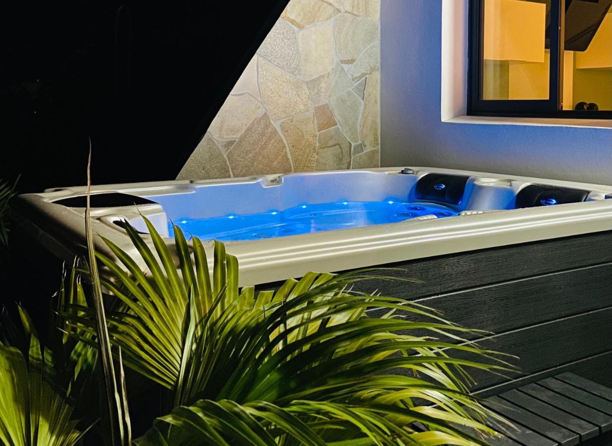Ti Karet - Charmant Logement Avec Jacuzzi Et Vue Mer Terre-De-Haut Exterior foto